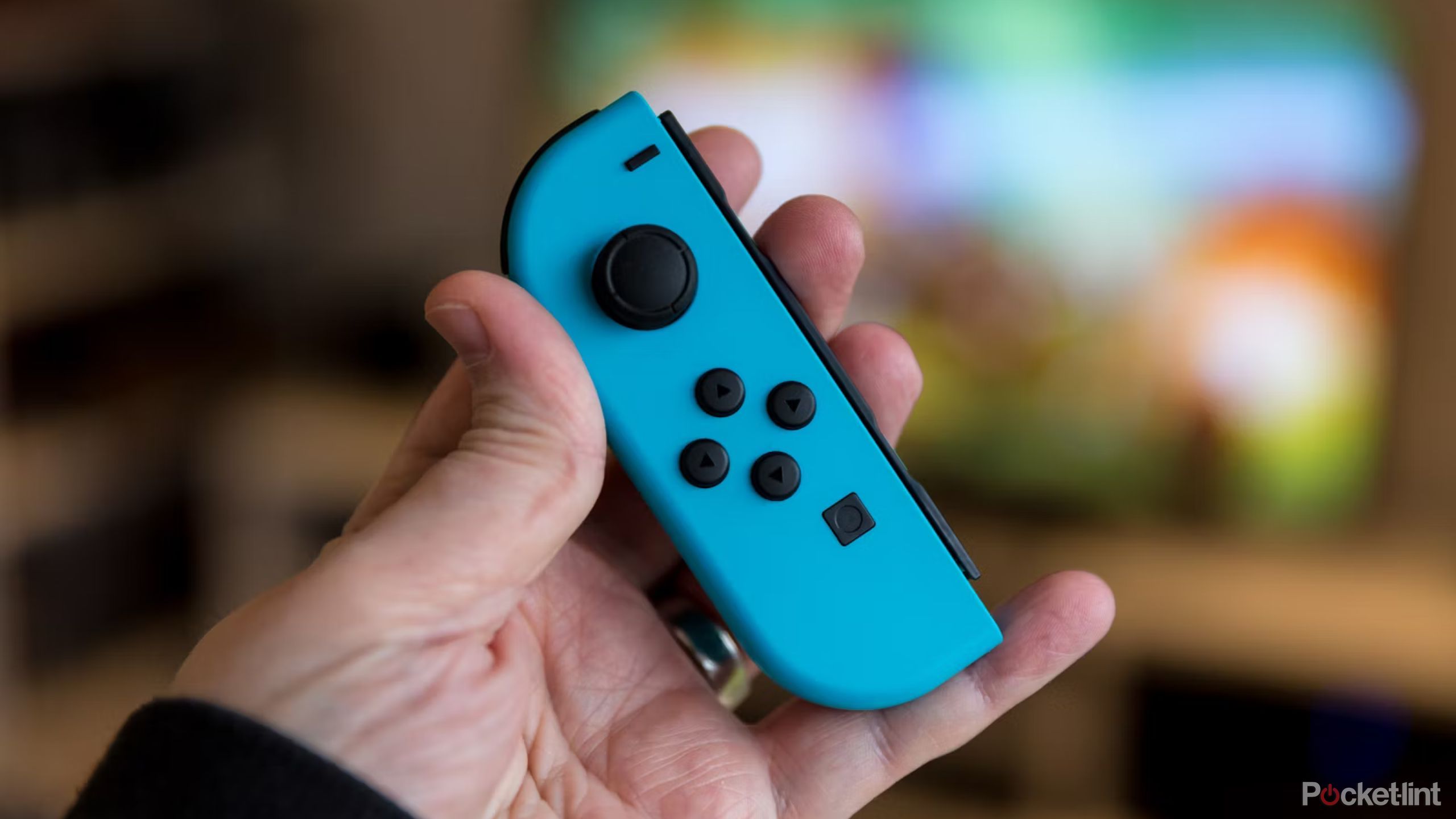 Nintendo Switch Joy Con mains sur photo