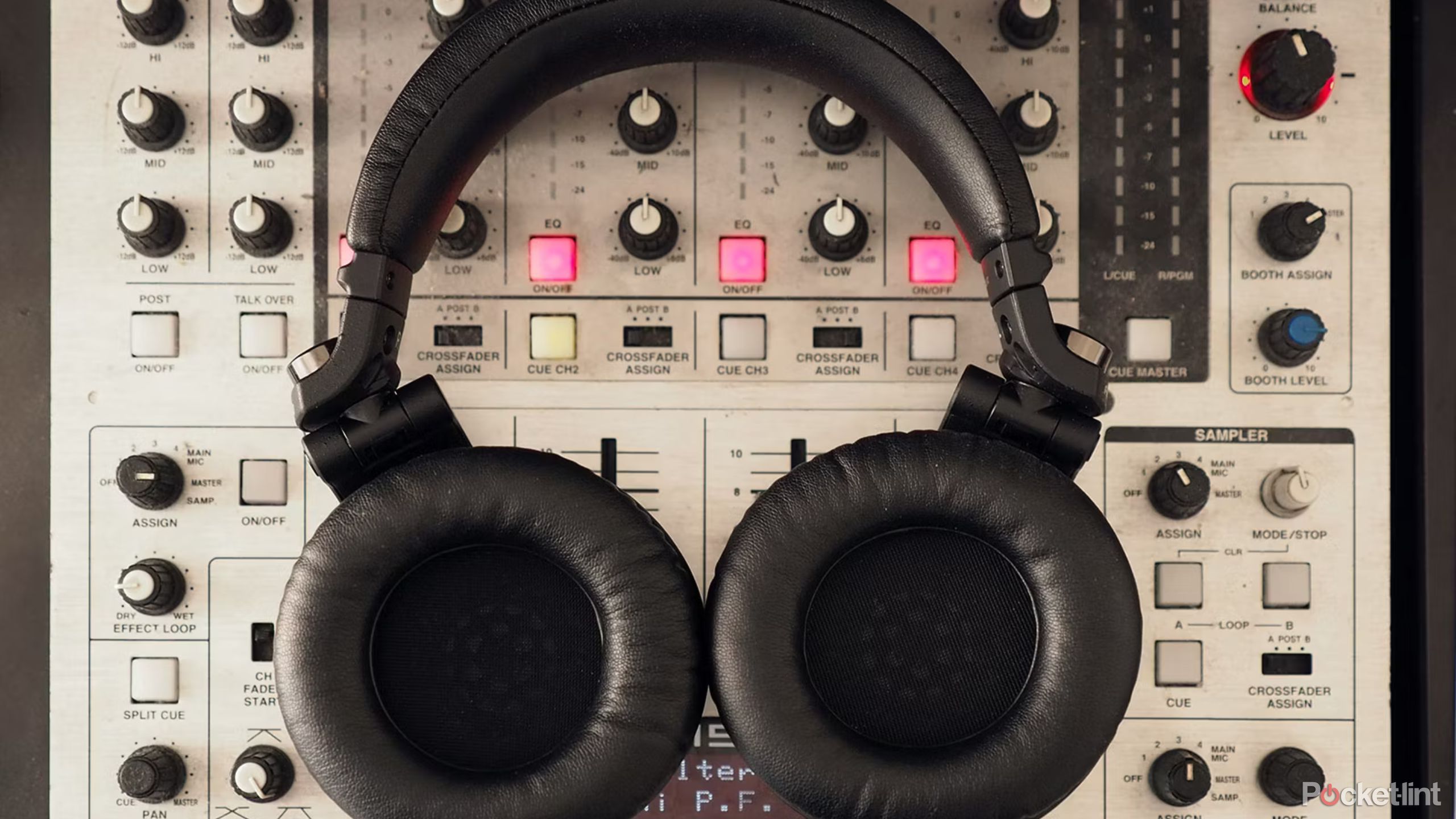 143581-headphones-review-pioneer-hdj-x7-review-imag