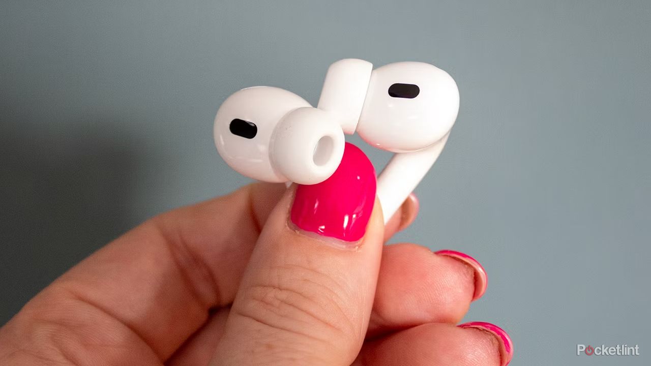 airpods-pro-in-hand