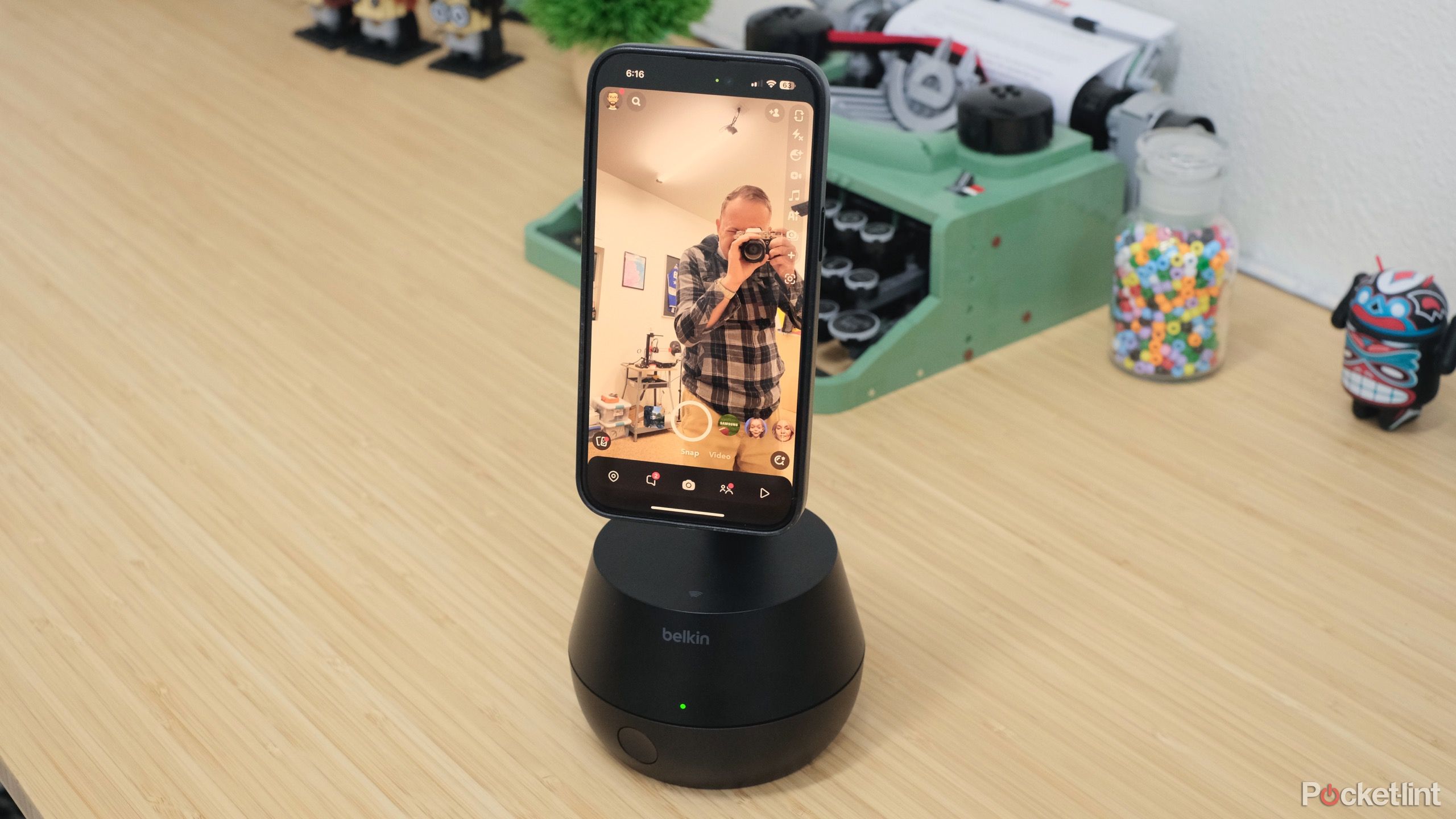 Belkin Auto-Tracking Stand Pro-Snapchat