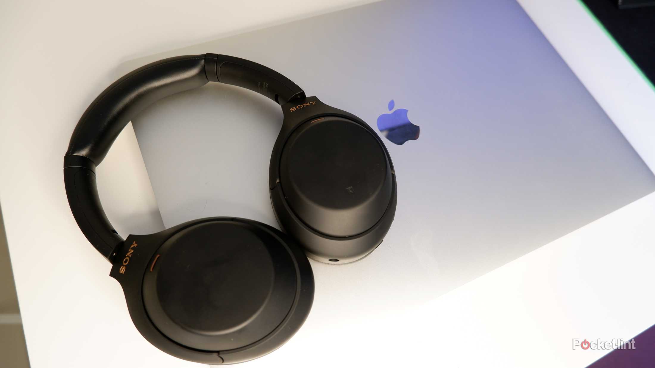 How to Connect Headphones to Gaming Laptops: Quick & Easy Guide