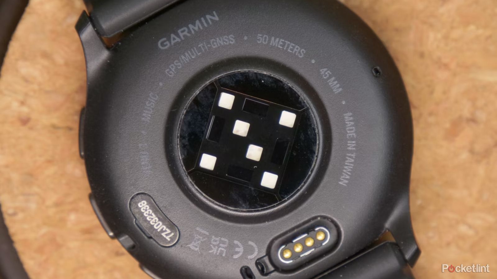 Garmin Venu 3 - sensor closeup
