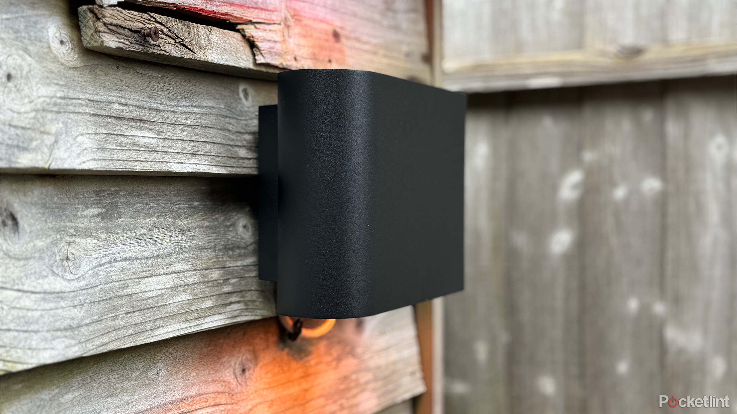 philips hue dymera mounted outdoors
