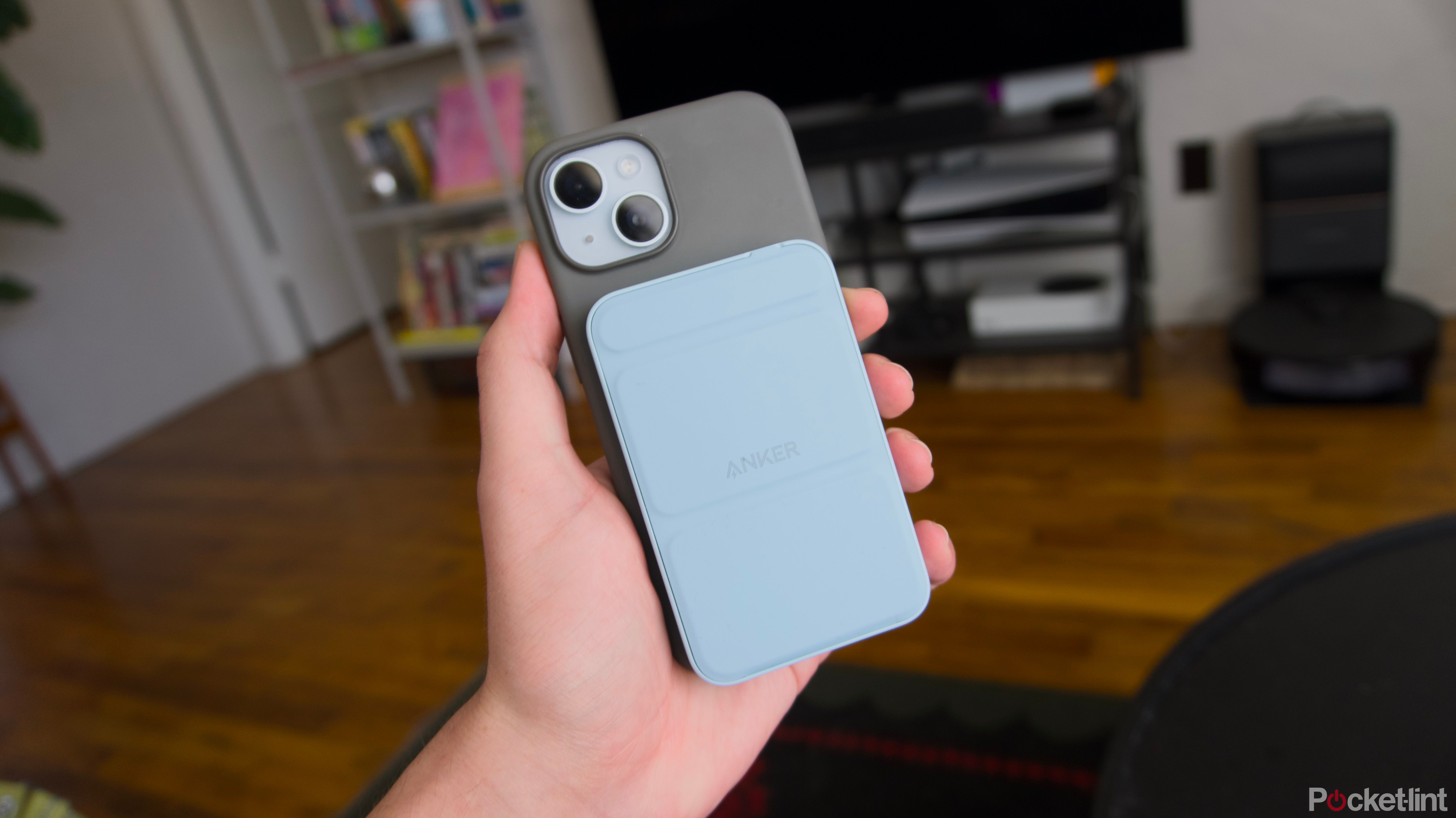 A blue Anker Magnetic Battery attached to an iPhone 15.