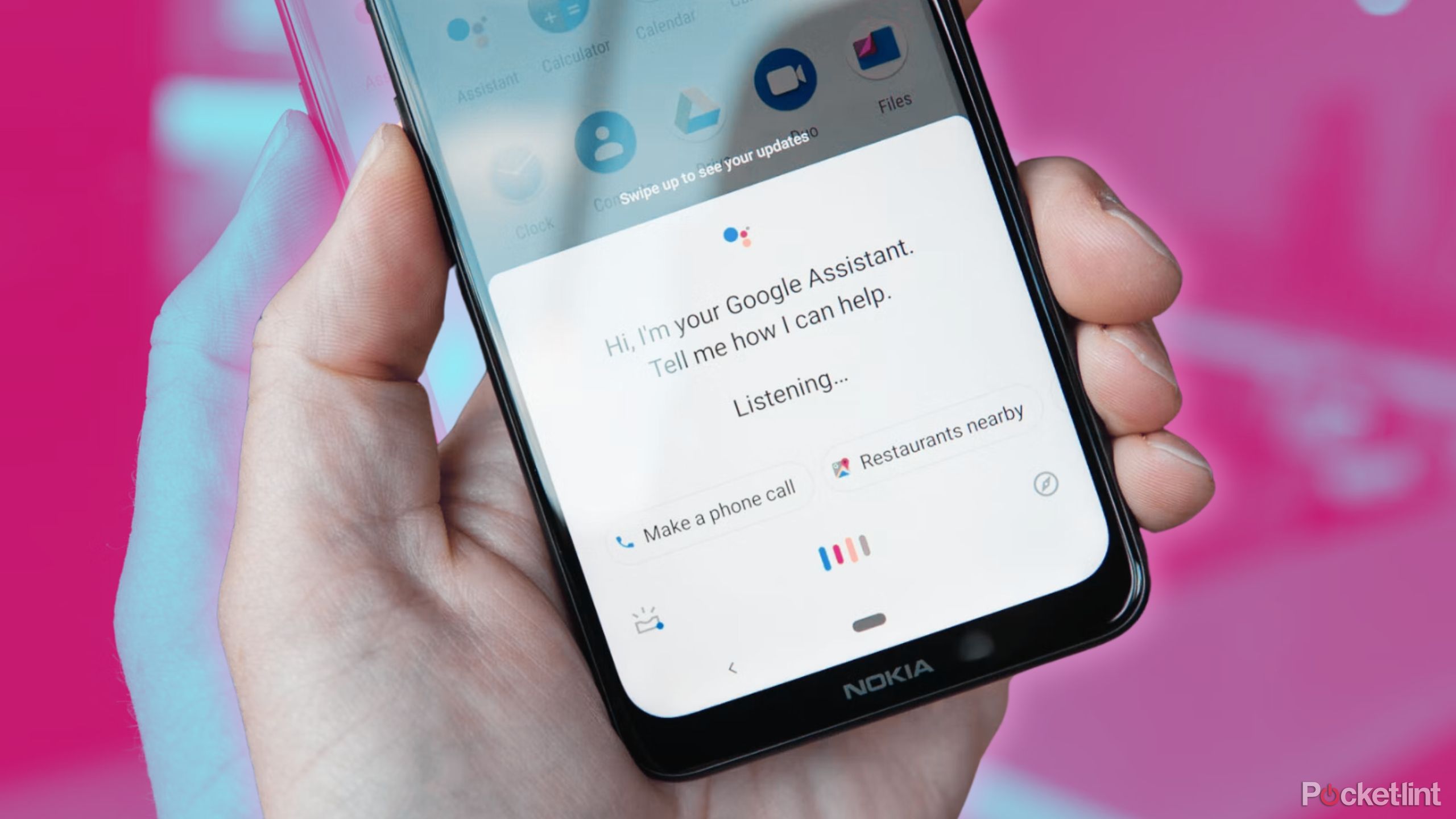 Google Assistant em um Nokia contra um fundo rosa e azul. 