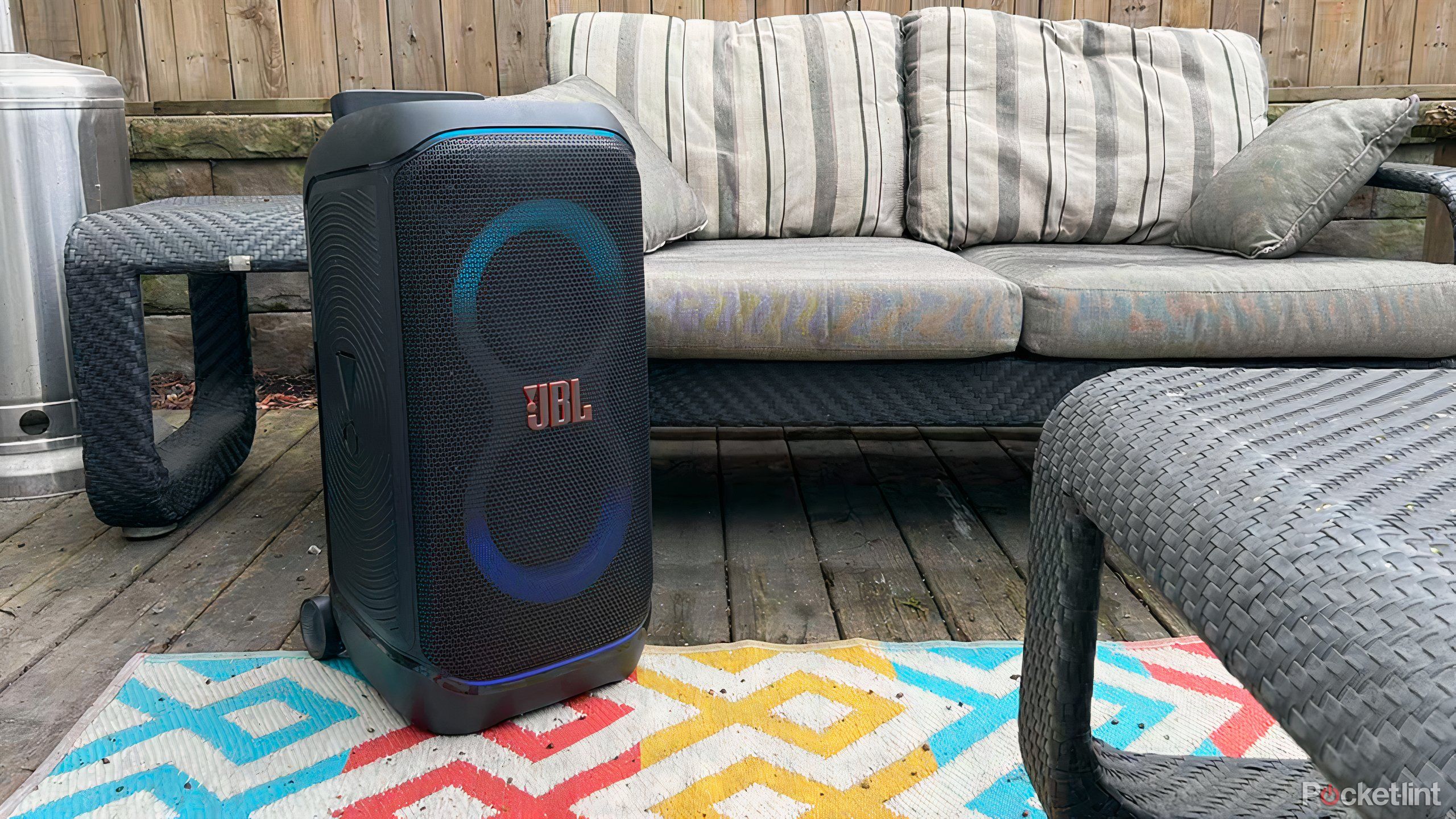 JBL PartyBox stage 320 Speaker outside