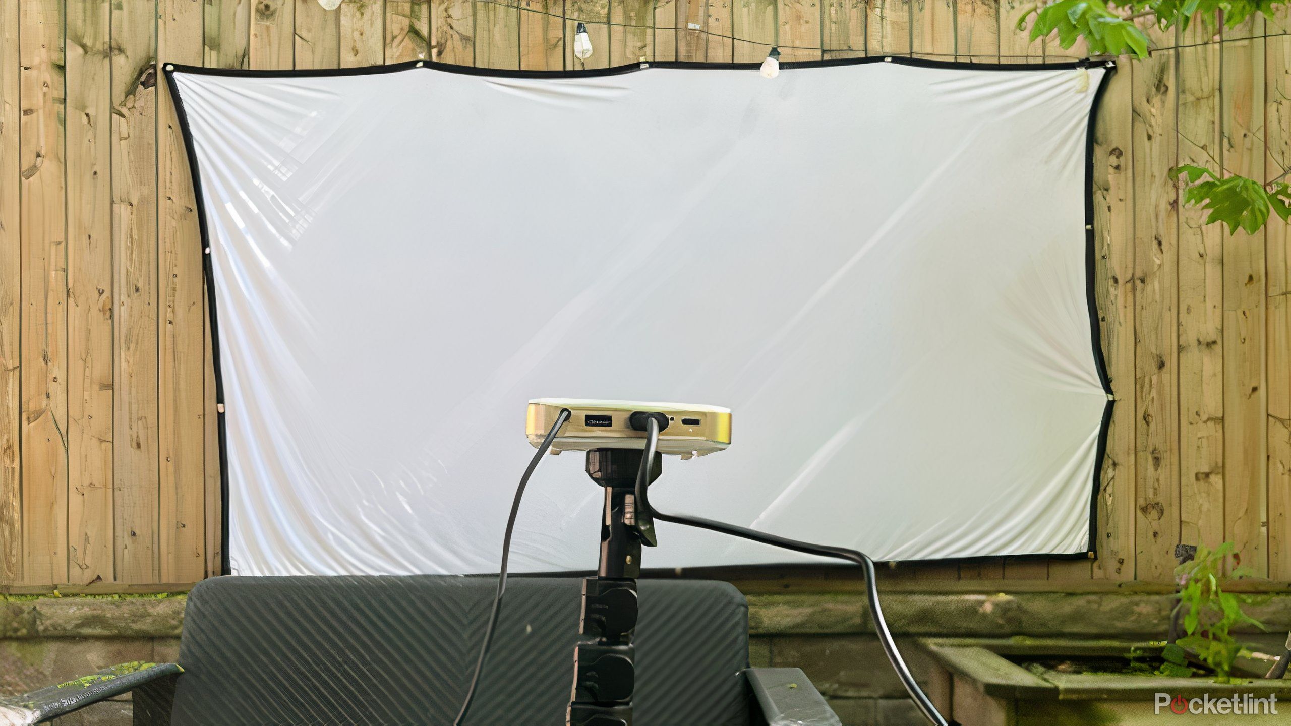 Kodak Luma 150 projector and screen