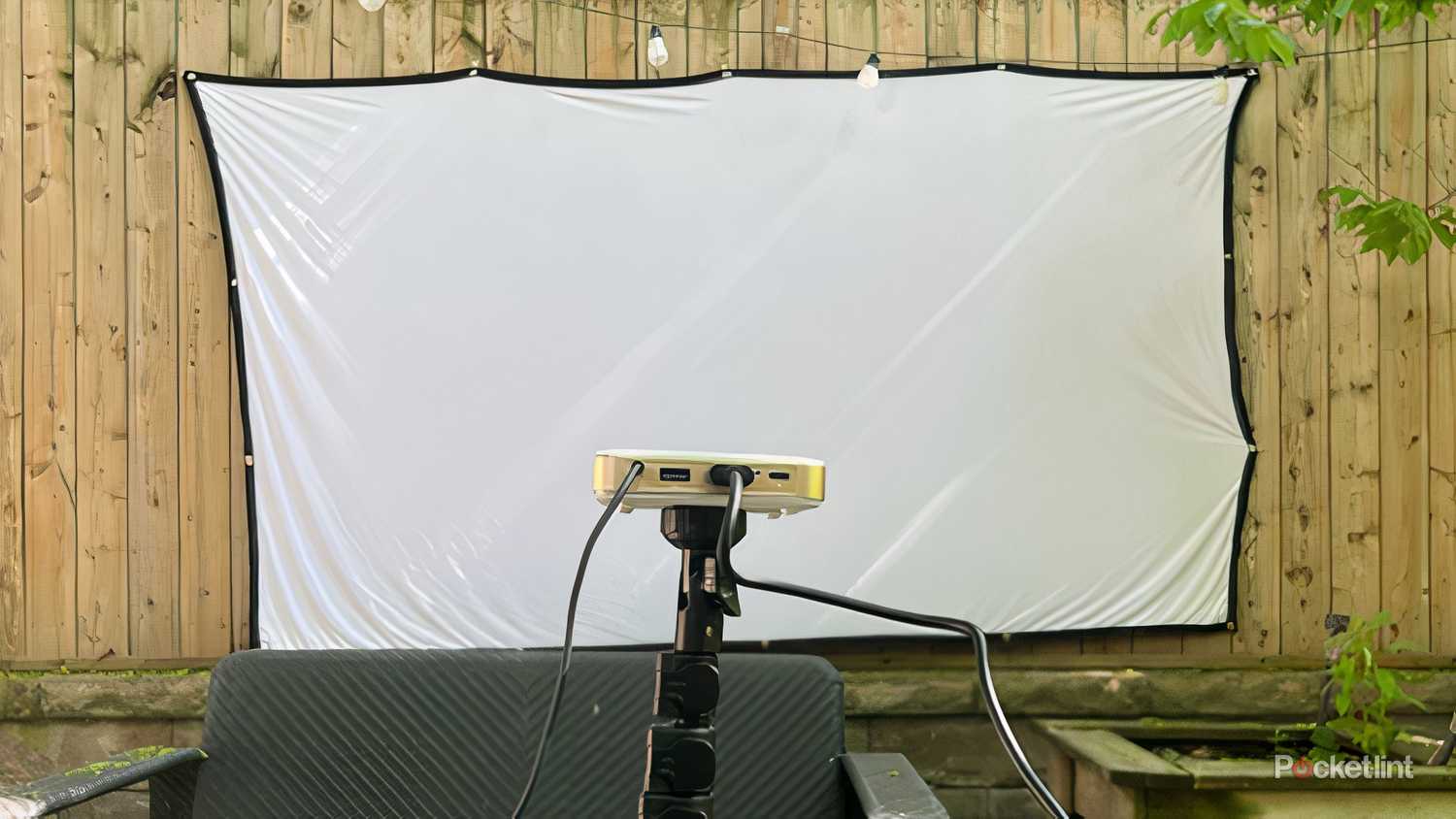 Kodak Luma 150 projector and screen