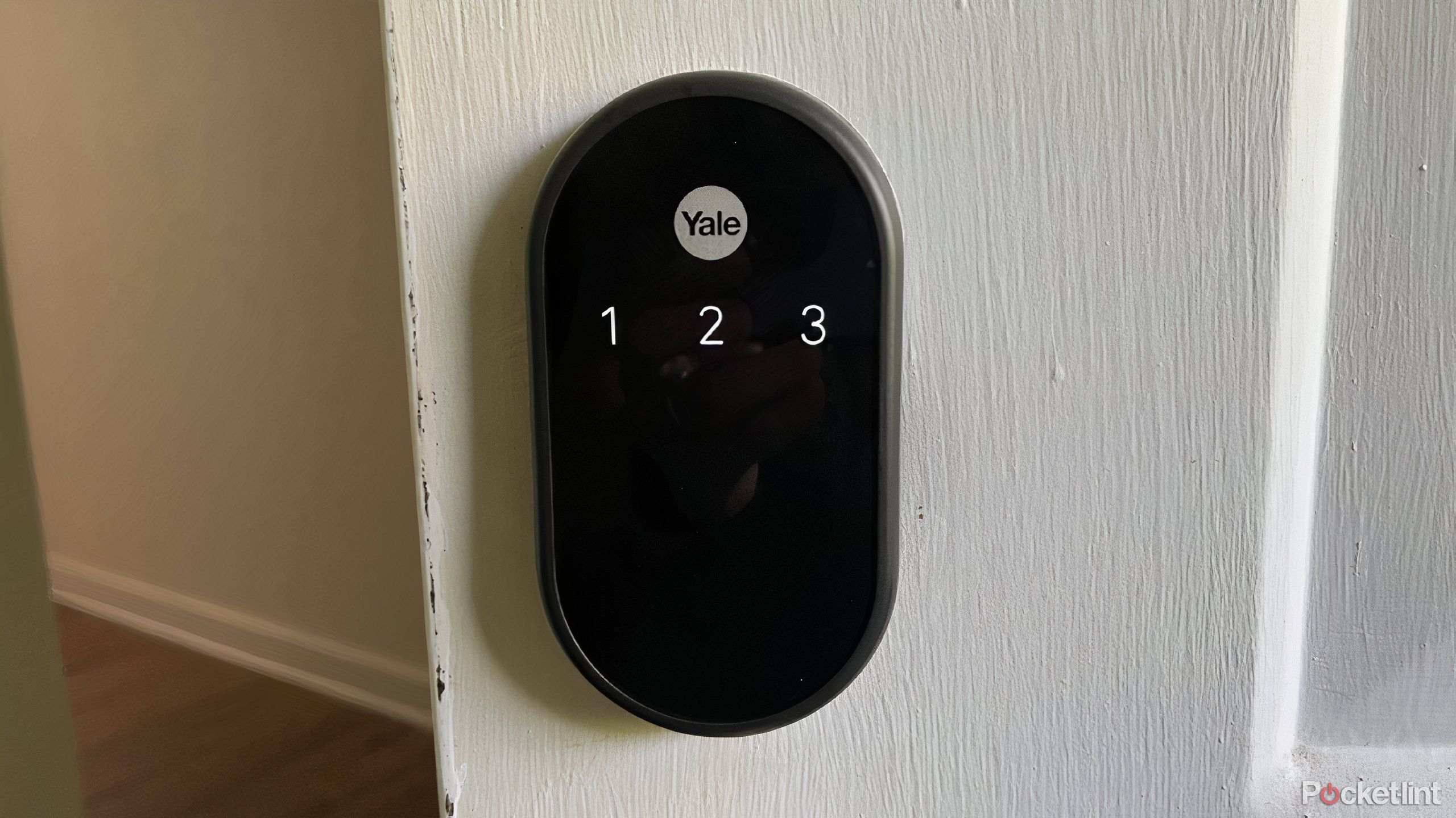 Se muestra el teclado de Google Nest x Yale Lock