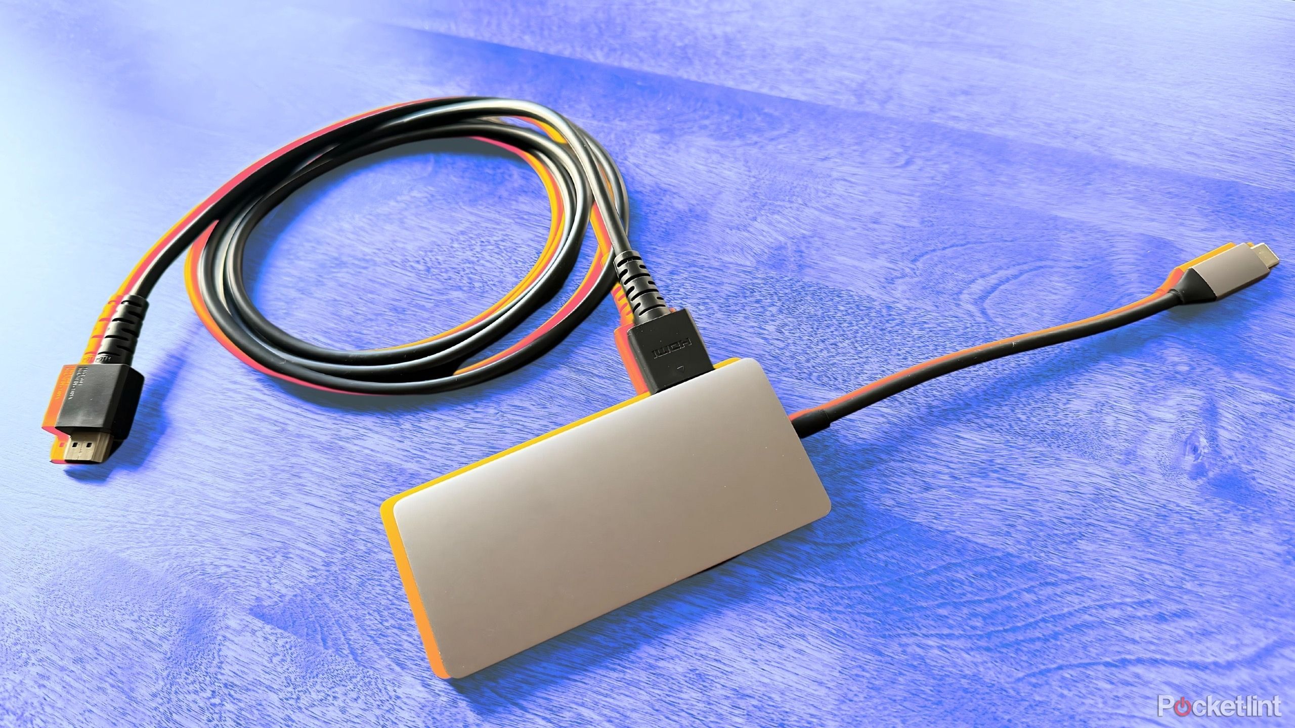 Satechi USB-C Hub and HDMI cable