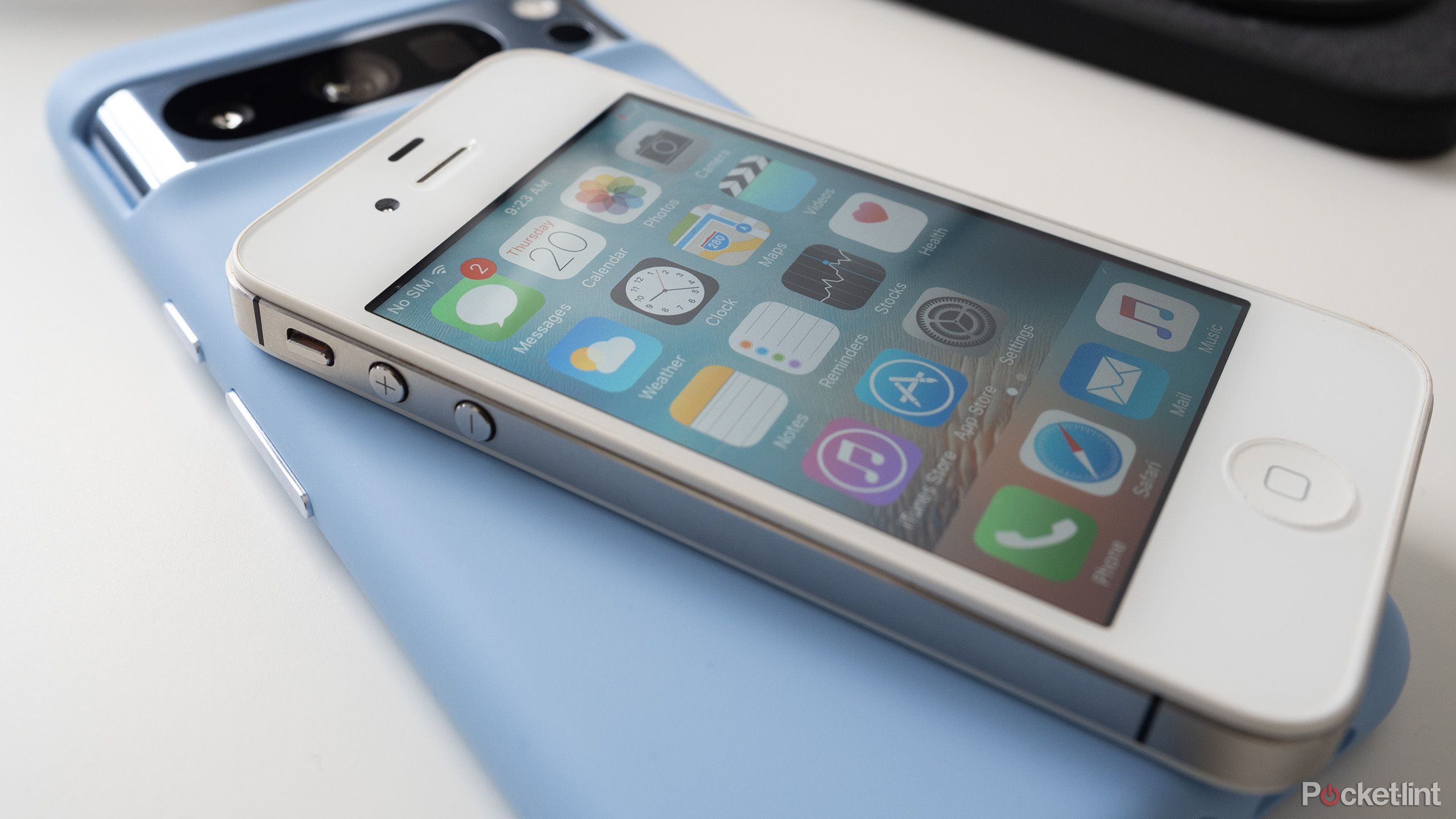 The side of Apple's iPhone 4s