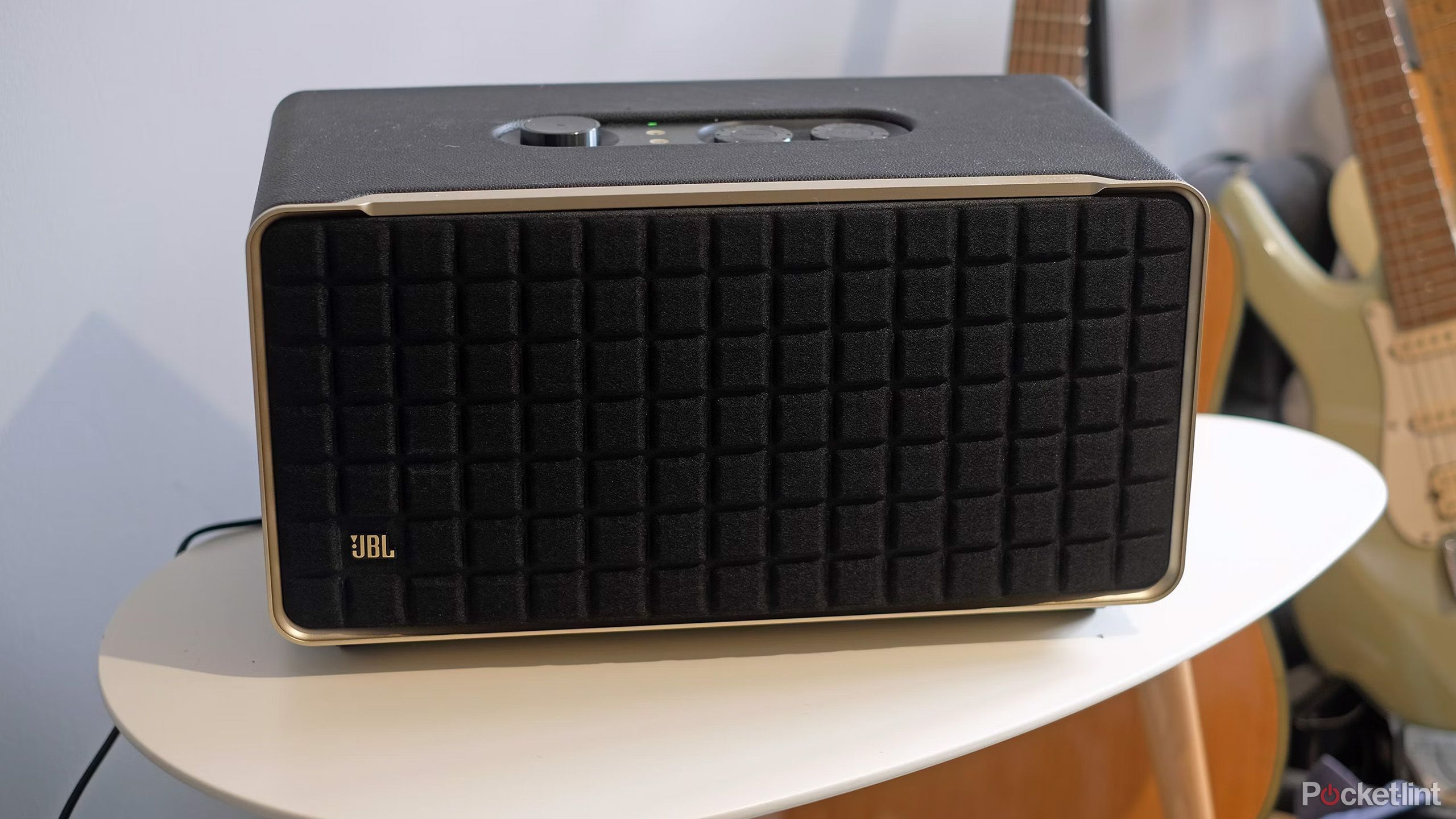 jbl authentics 500 on table