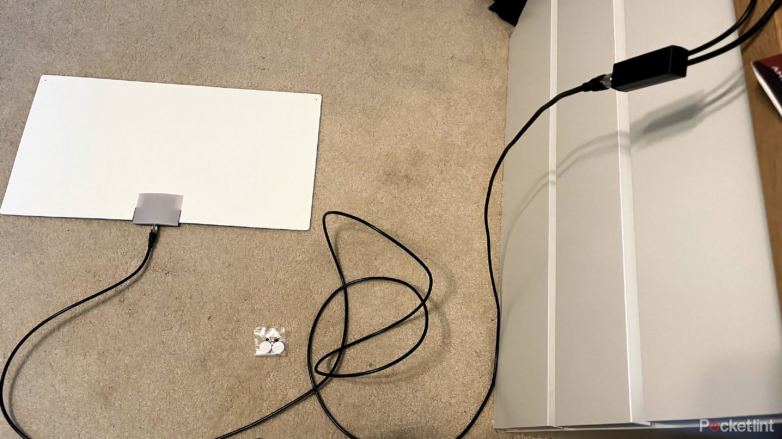 Mohu Leaf Supreme Pro connected to the cable