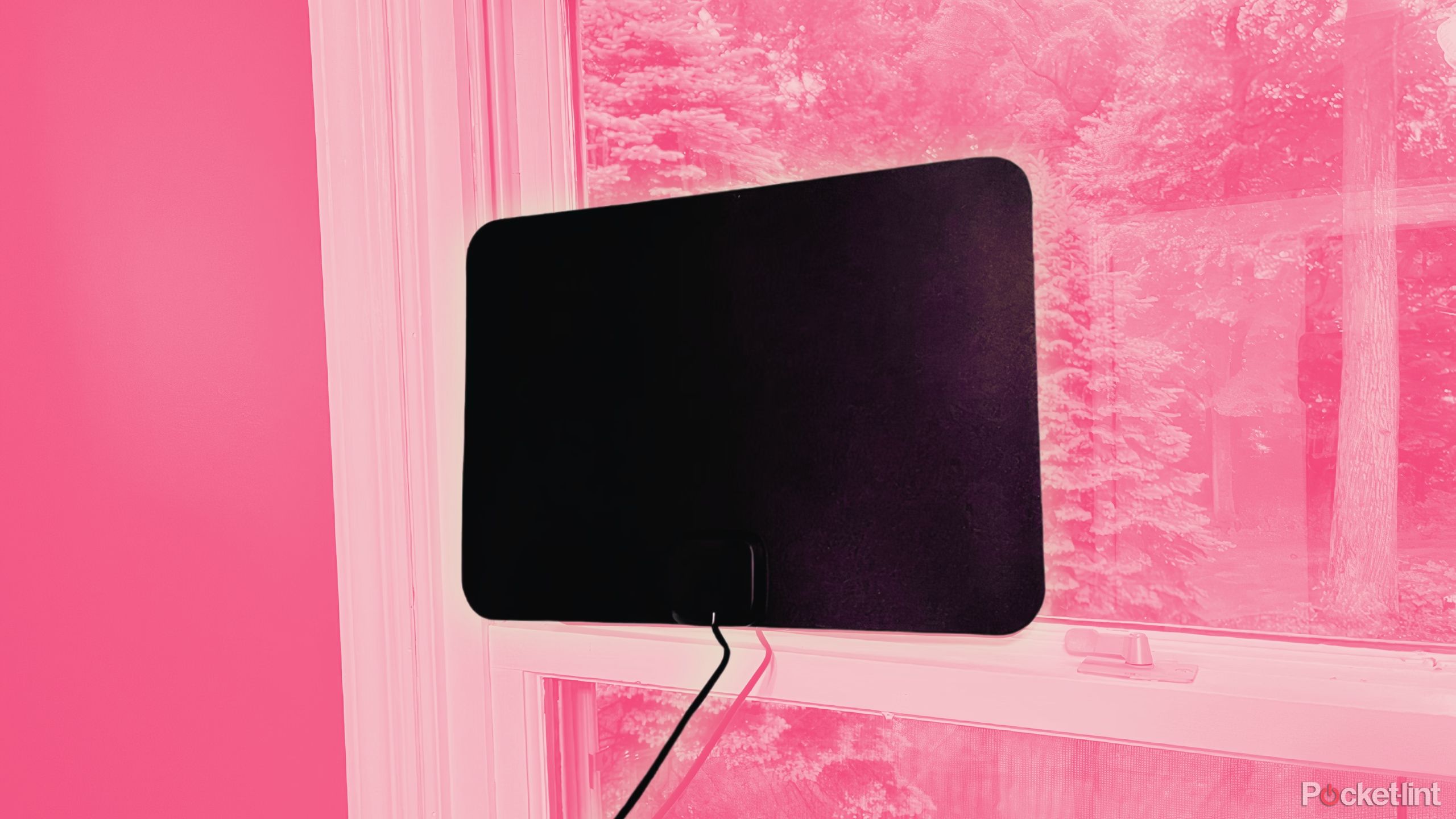 Gesobyte digital TV antenna on a window. 