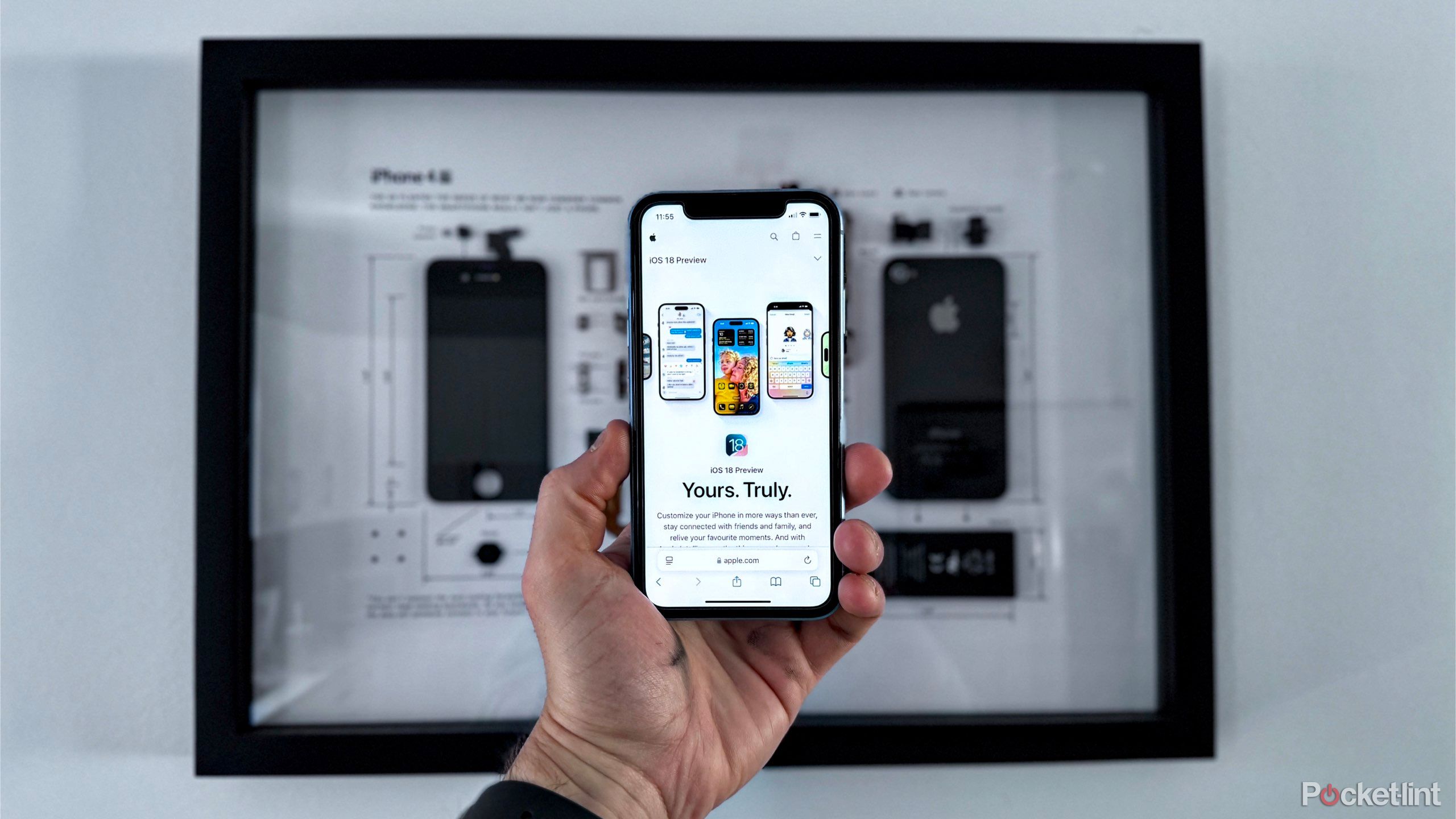 Um iPhone com a página de visualização do iOS 18 aberta.