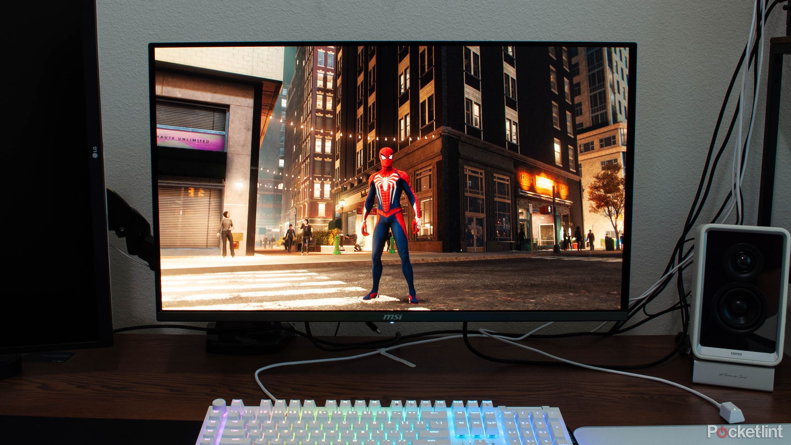 MSI MPG 321URX Spiderman