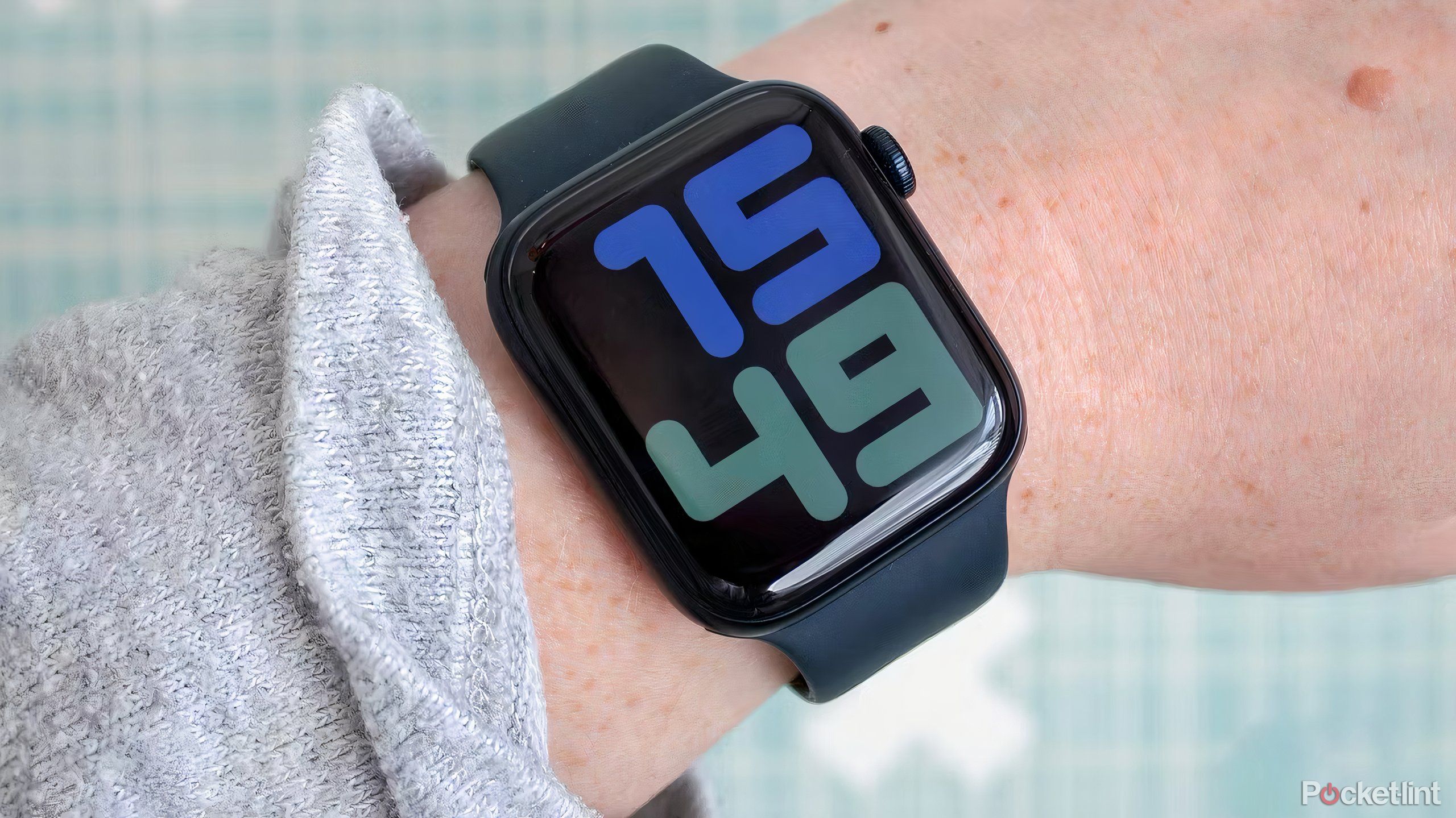 An Apple Watch SE strapped to a wrist.