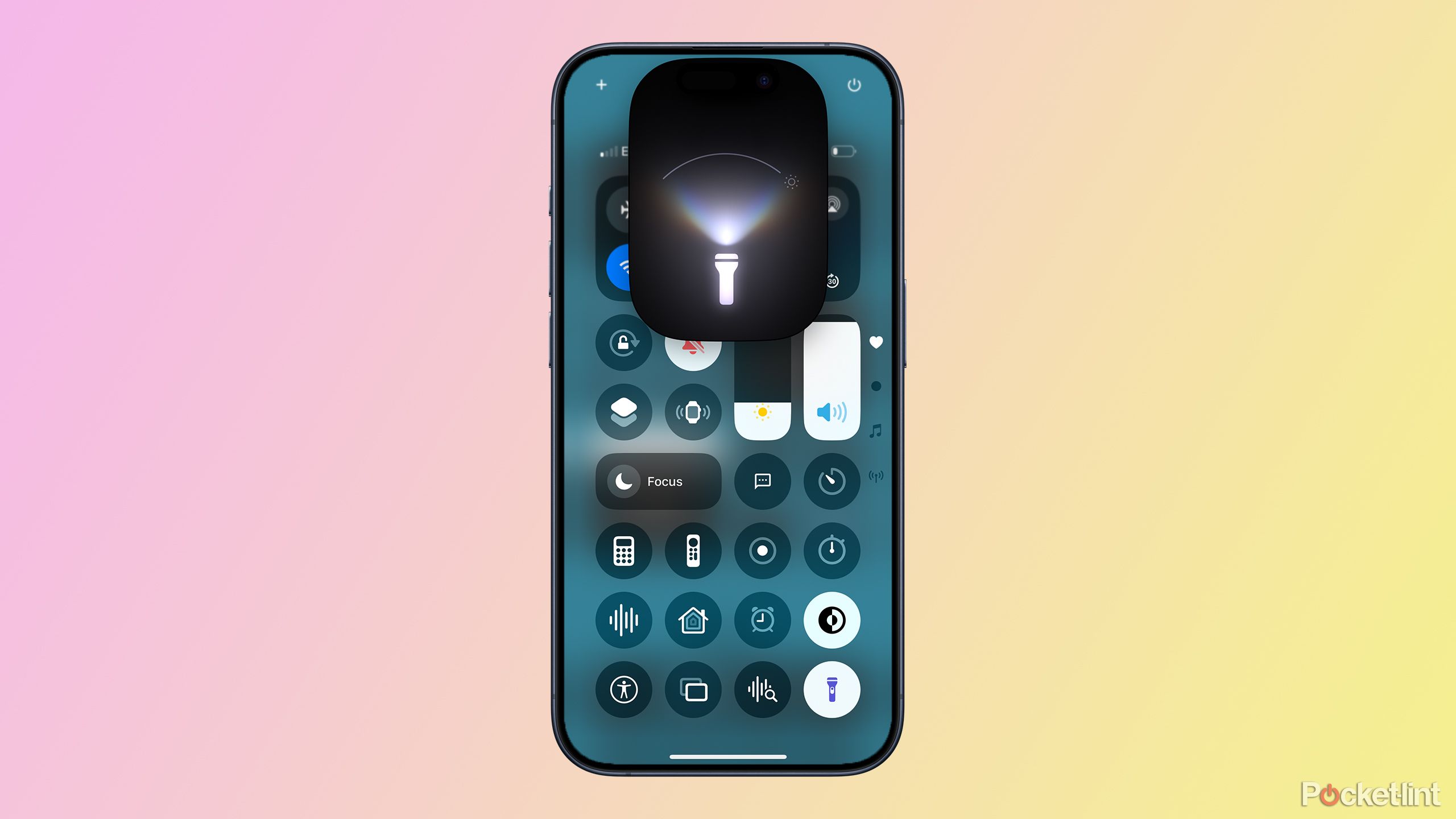 Flashlight control in iOS 18