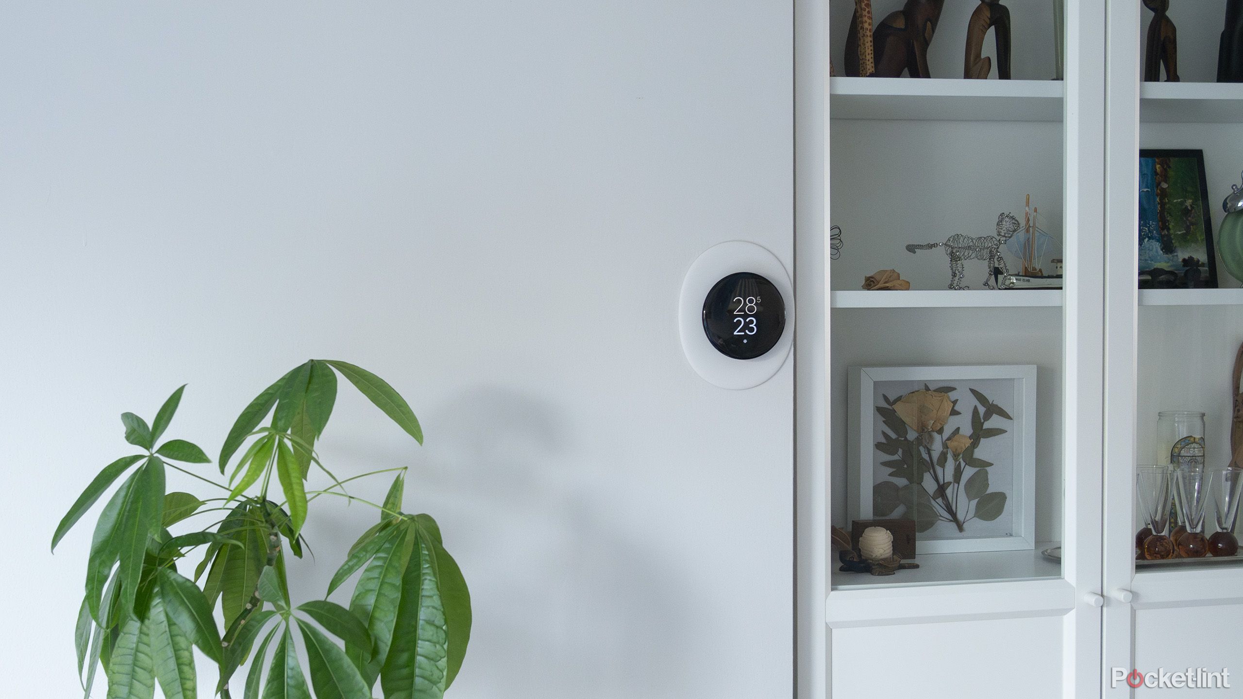 Google's 4th gen Nest Learning Thermostat from a distance