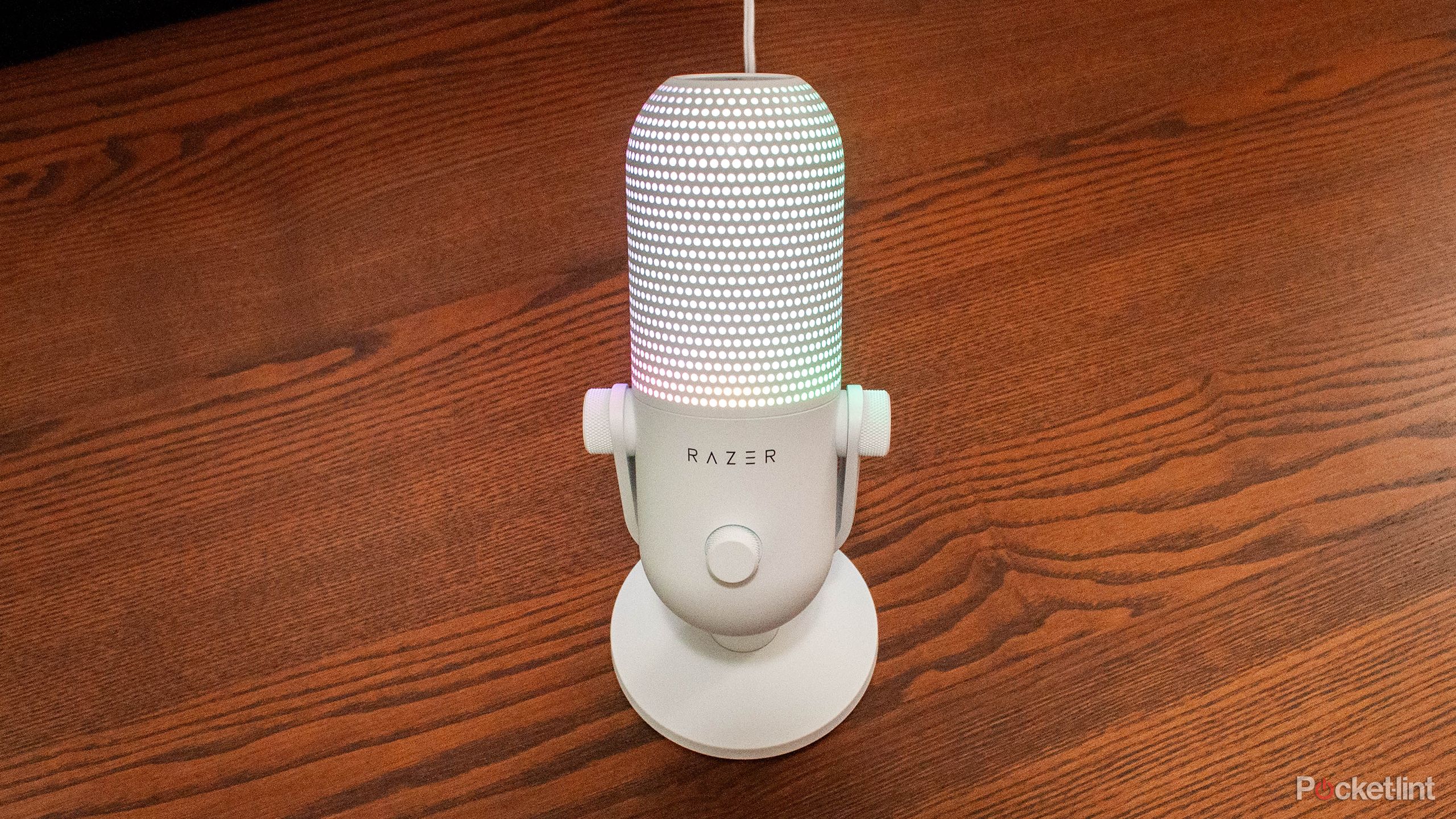Razer Seiren V3 Chroma ホワイト 240509-seiren-v3-chroma-white-