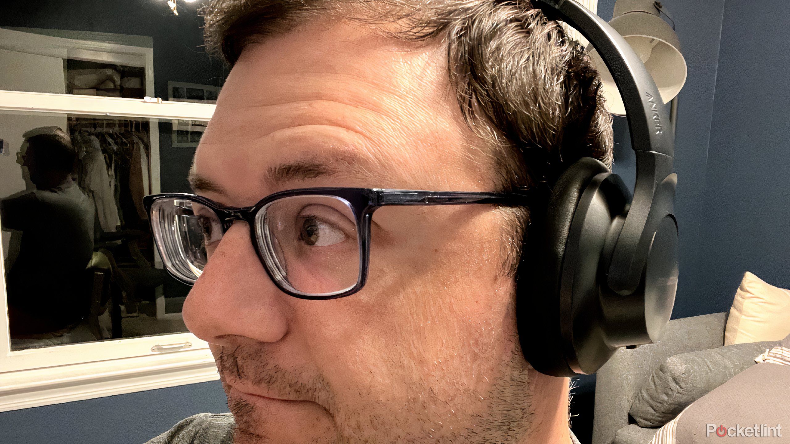 soundcore anker life q20 headphones being worn