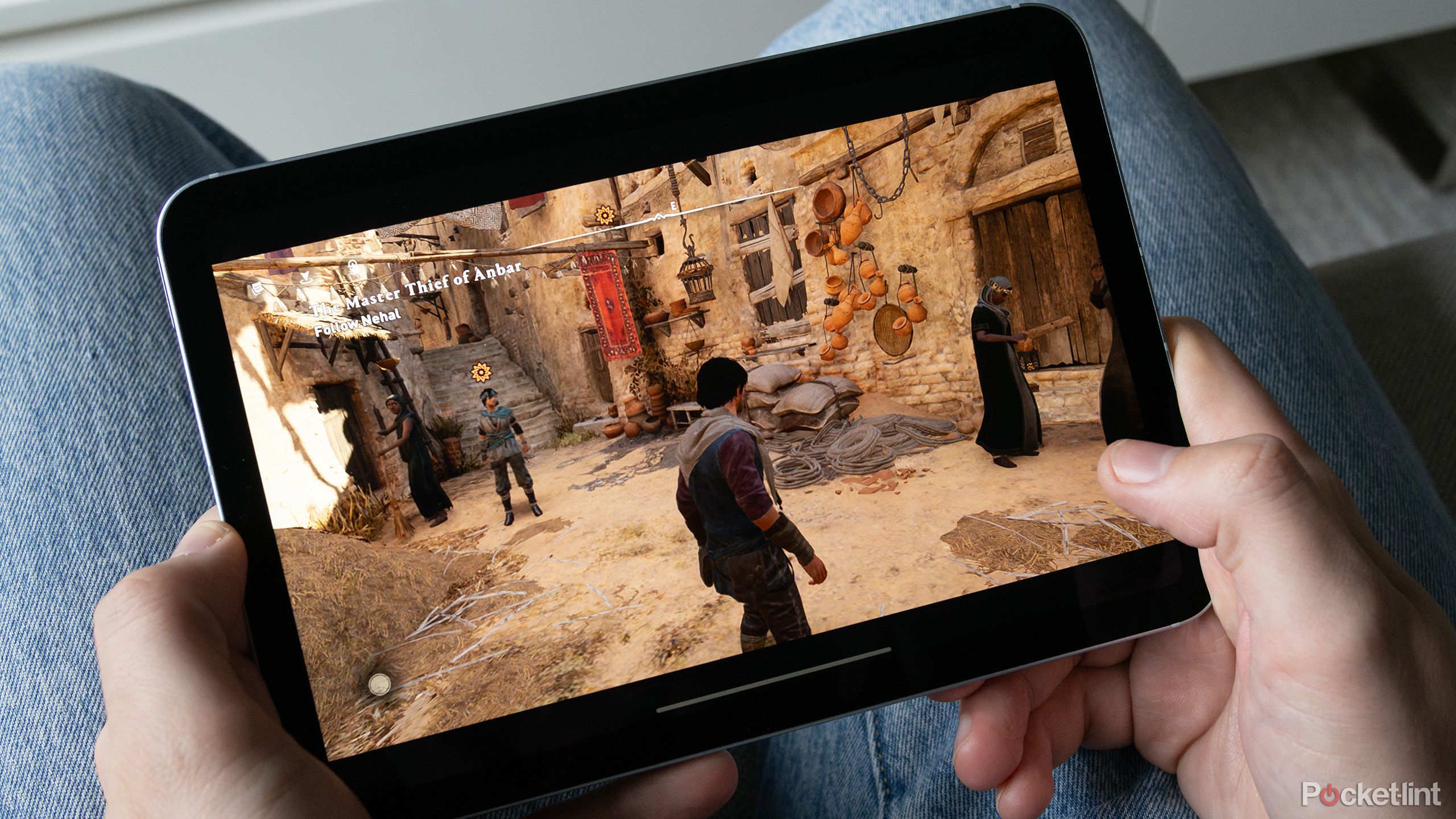 Assassin's Creed Mirage chạy trên iPad mini 