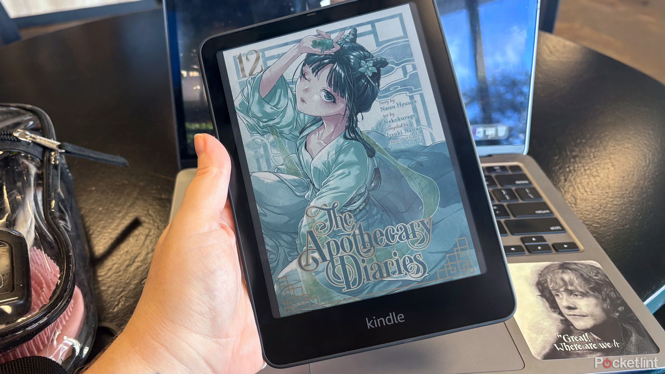 Kindle Colorsoft in hand with The Apothecary Diaries title. 