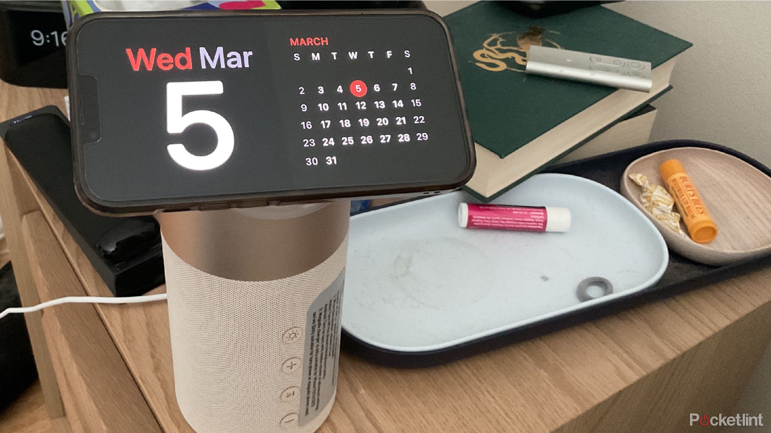 standby mode showing calendar widget