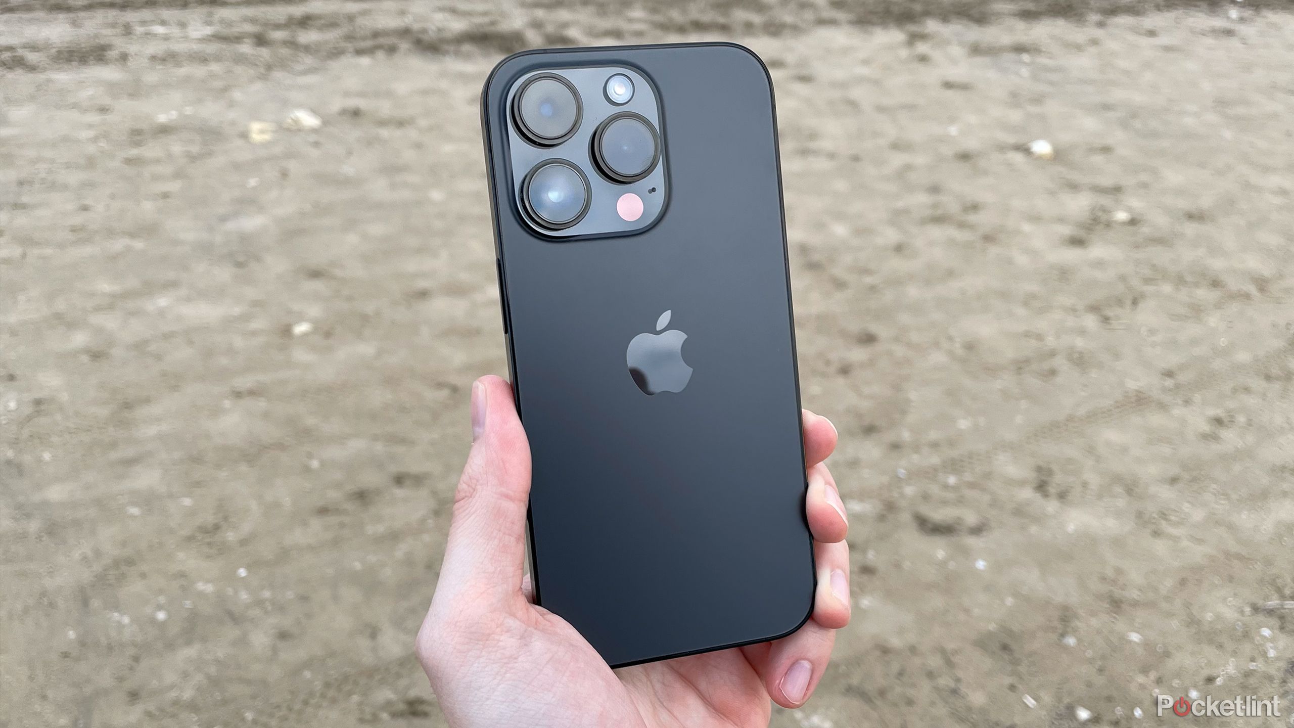 5 reasons I’m still sticking with the iPhone 14 Pro in 2025