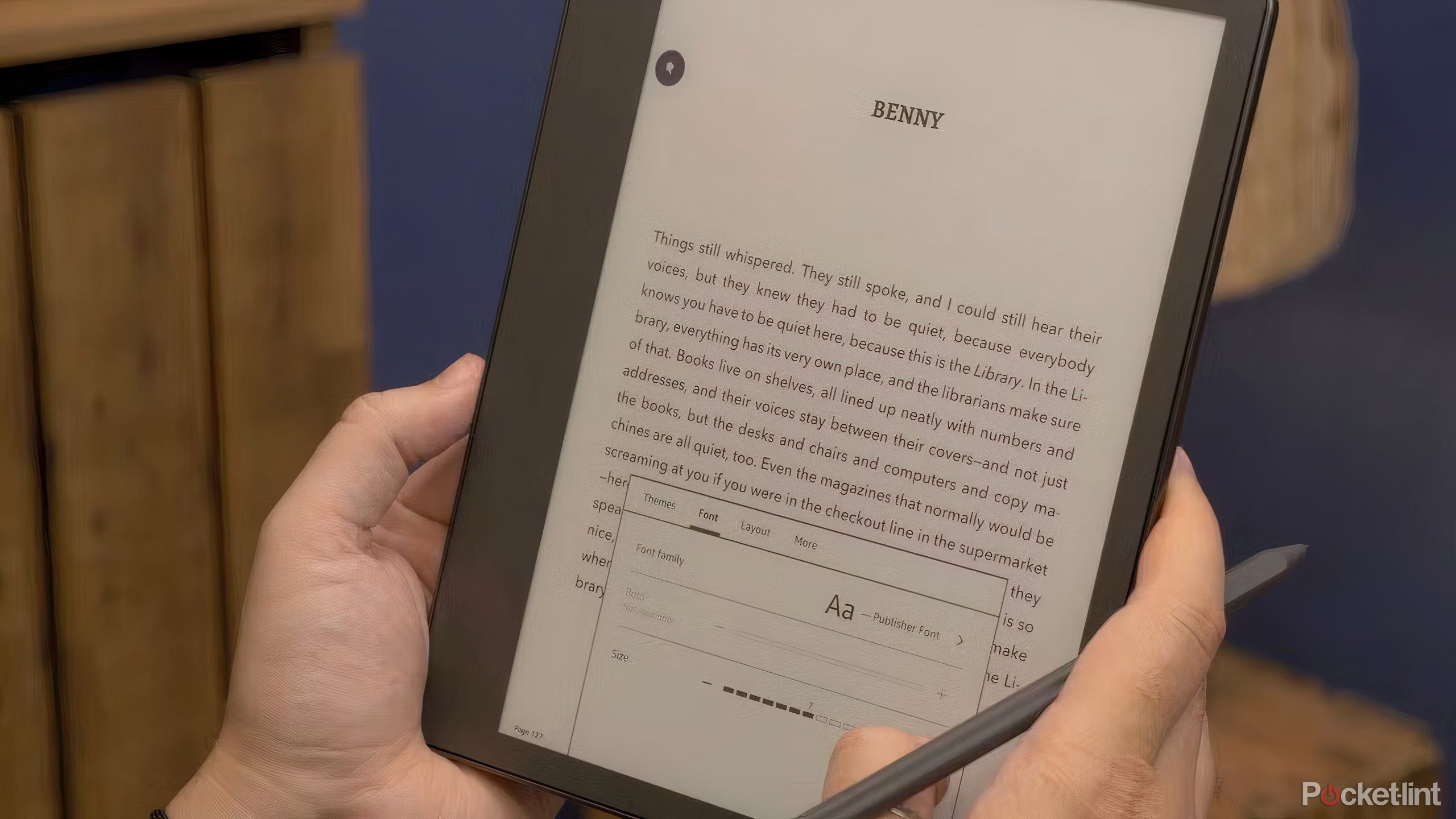 Kindle-Scribe-reading