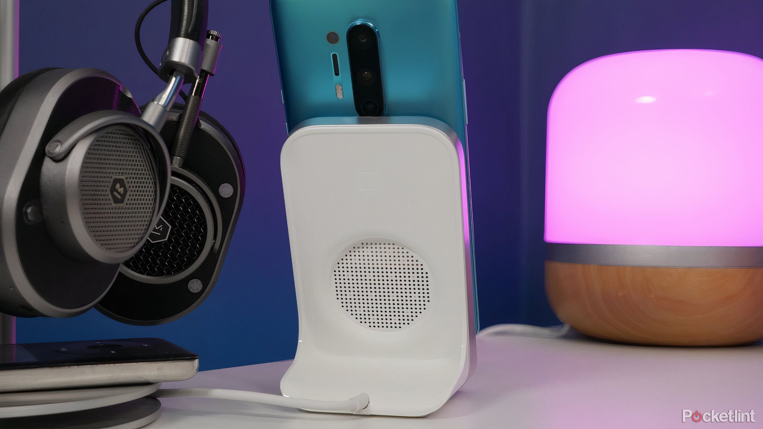 OnePlus Warp Charge 30 wireless charger