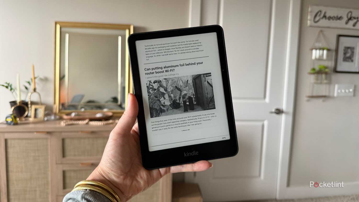Reading an article on a Kindle.