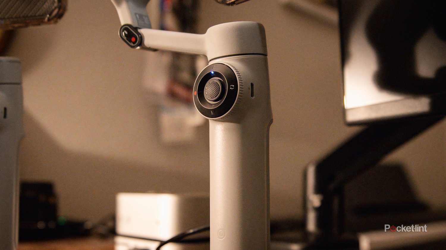 A still photo of the dial control of an Insta360 Flow 2. 