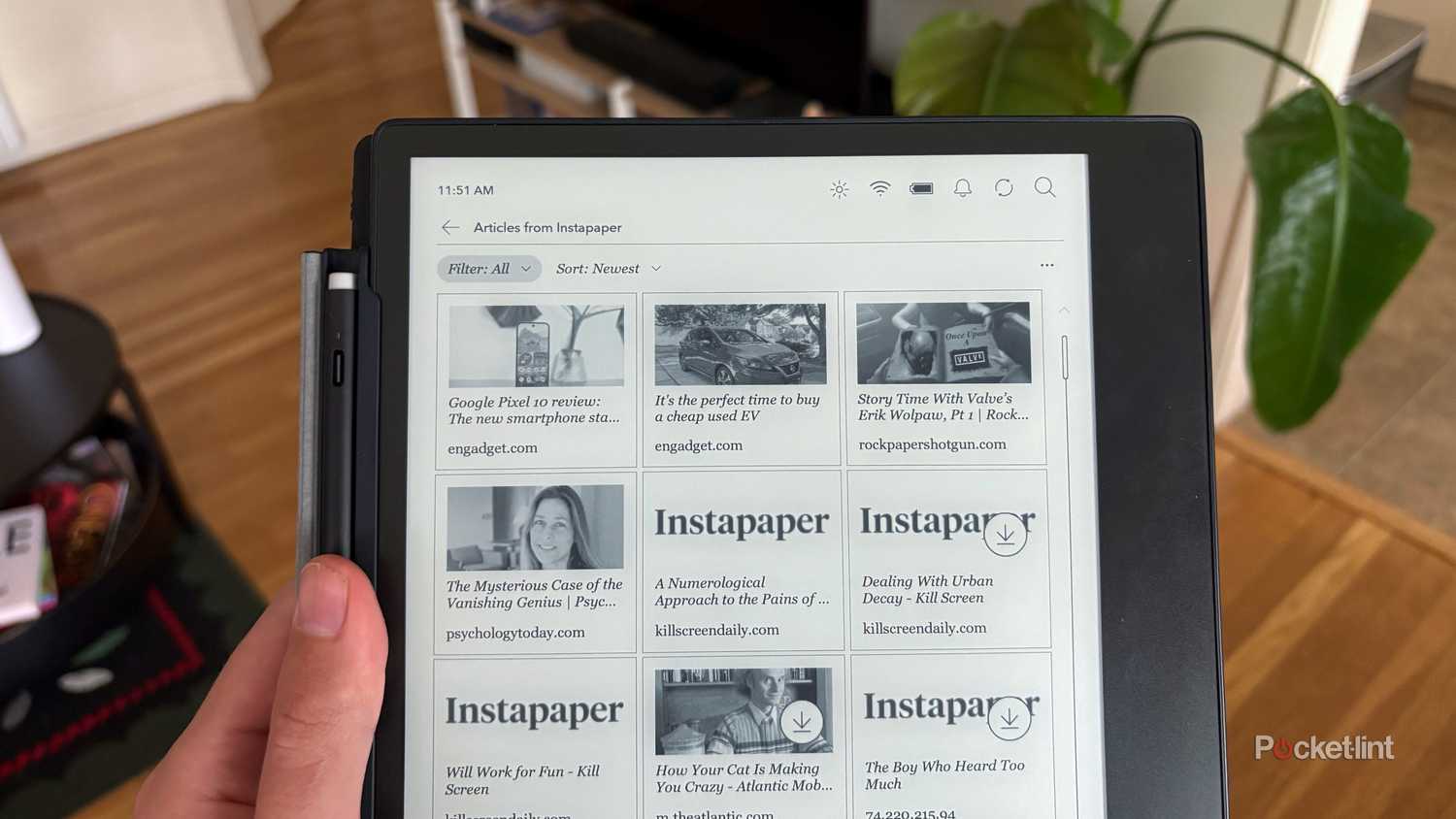 A Kobo Elipsa 2E displaying the Instapaper integration.