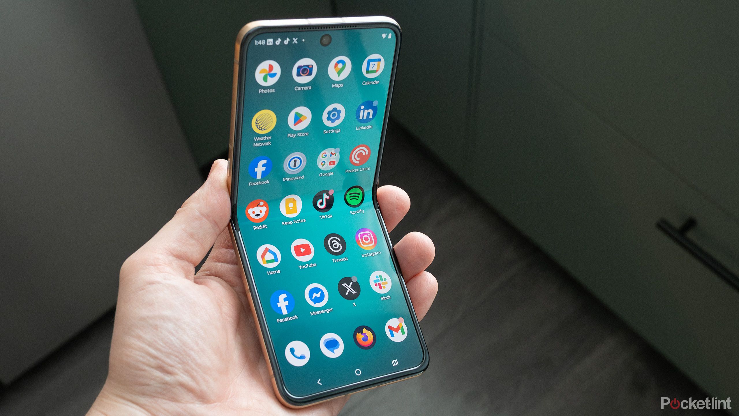 Razr Ultra (2025) being closed 
