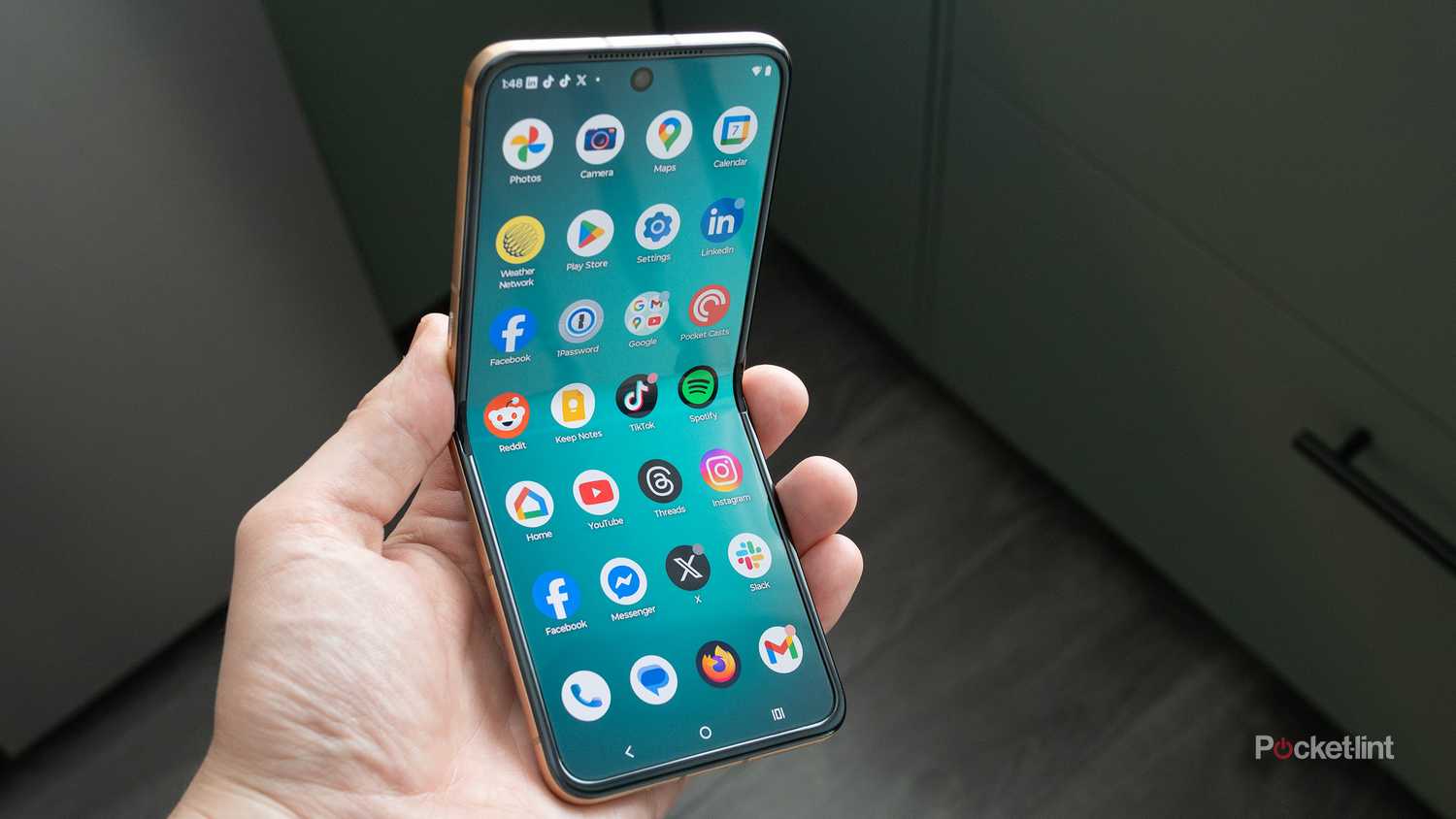 Razr Ultra (2025) being closed 