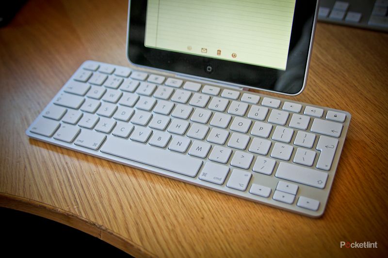 apple ipad keyboard dock image 1