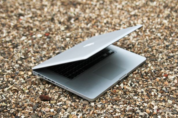 apple macbook pro 15 inch early 2011 image 1