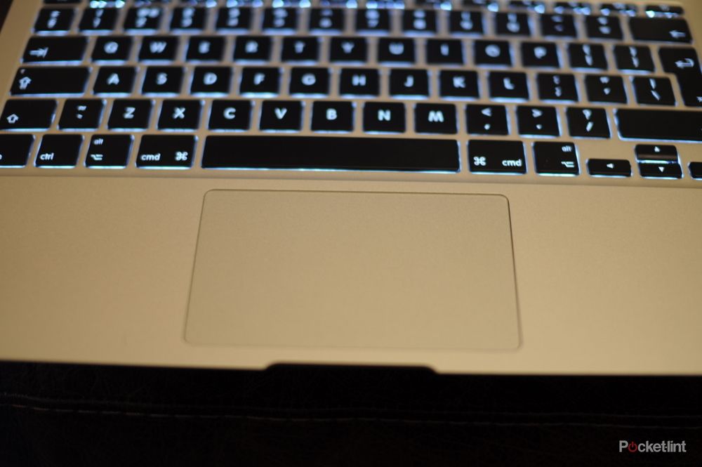 apple macbook air 11 inch 2011 image 8