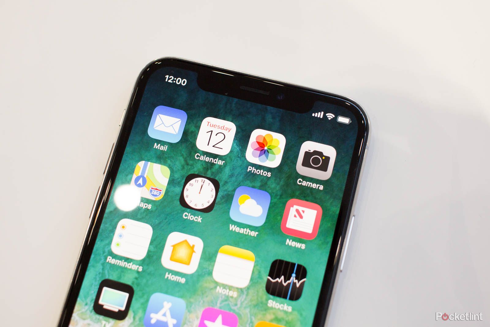 Apples cheaper LCD iPhone will have iPhone X style super-thin bezel thanks to advanced LED backlight image 1